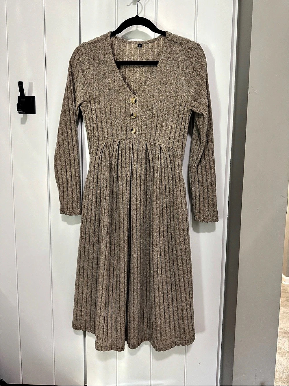 Ribbed Midi Dress in Brown Size Medium Like New